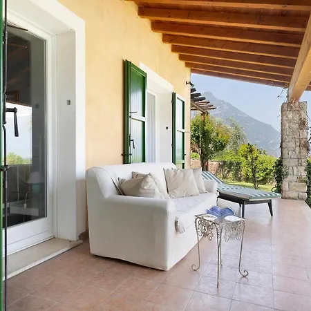 Corneghe With Pool Villa Gargnano