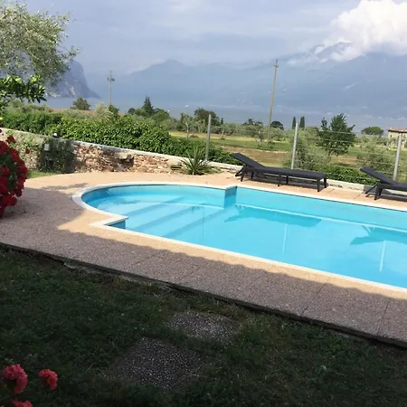 Corneghe With Pool Βίλα *