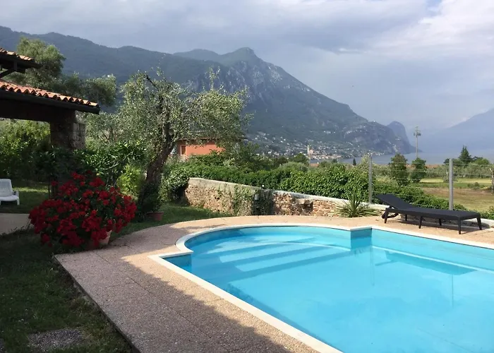 Vila Corneghe With Pool Gargnano