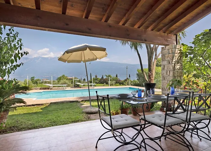 Vila Corneghe With Pool