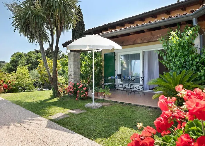 Vila Corneghe With Pool Gargnano