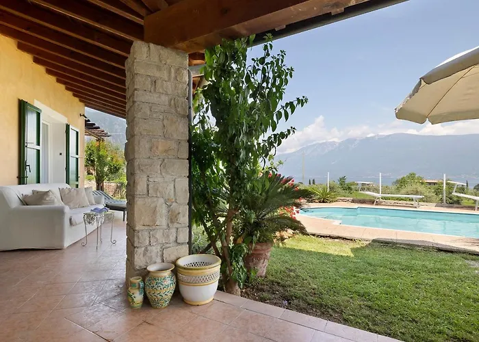 Corneghe With Pool Gargnano