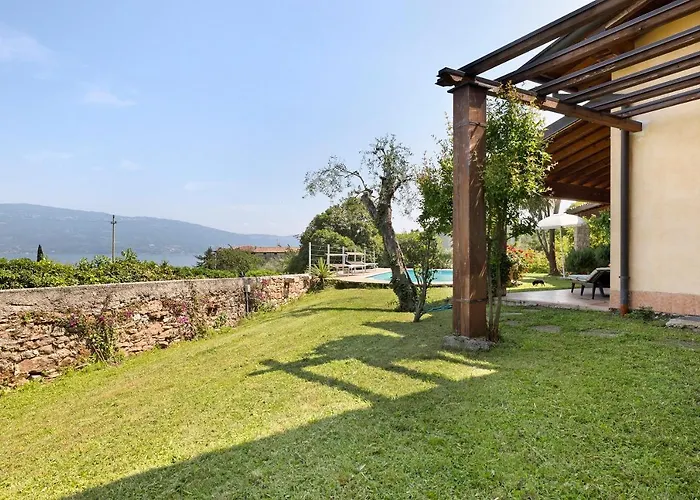 Vila Corneghe With Pool *
