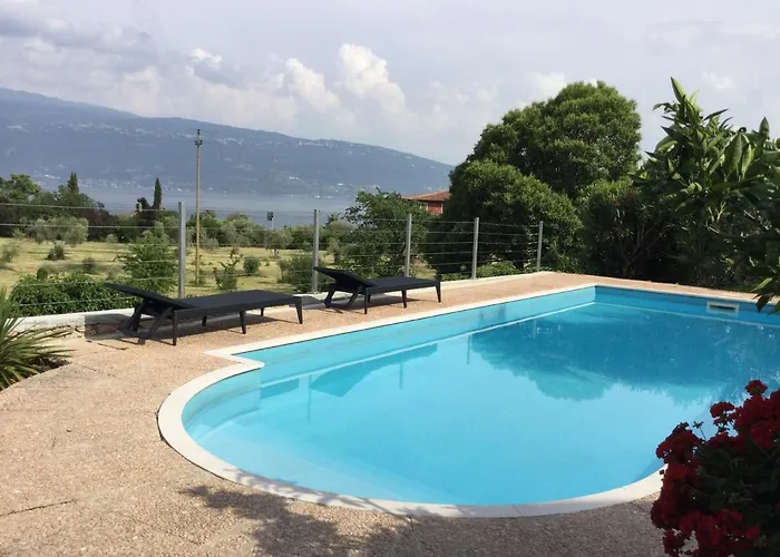 Corneghe With Pool Vila *