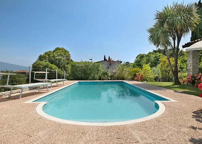 Corneghe With Pool Vila